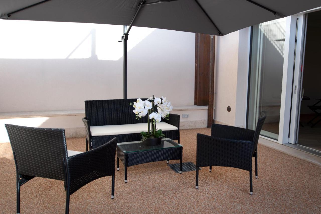 Villino Micol Camere A Due Passi Dal Mare มารีนาดีคาร์รารา ภายนอก รูปภาพ