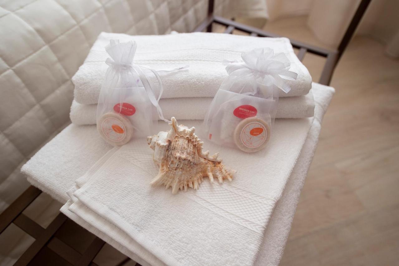 Villino Micol Camere A Due Passi Dal Mare มารีนาดีคาร์รารา ภายนอก รูปภาพ