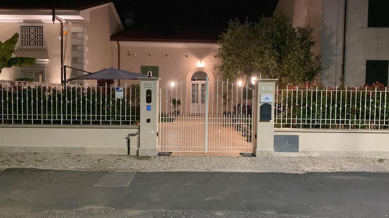 Villino Micol Camere A Due Passi Dal Mare มารีนาดีคาร์รารา ภายนอก รูปภาพ